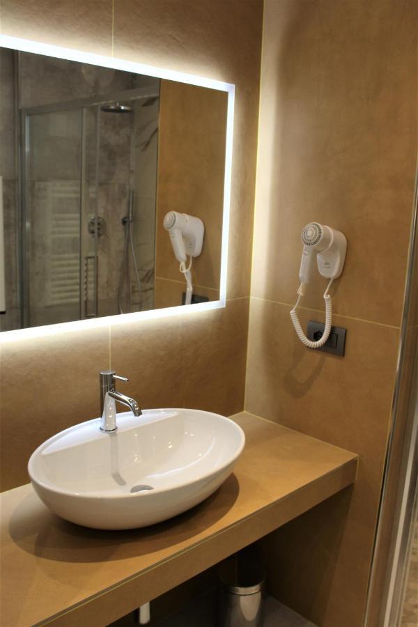 B&B Primrose Residence Hotel Rimini Exteriör bild