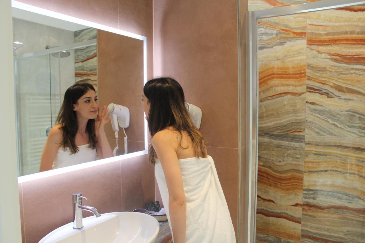 B&B Primrose Residence Hotel Rimini Exteriör bild