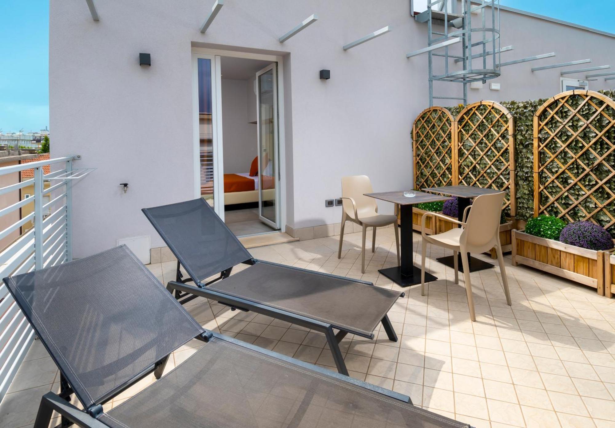 B&B Primrose Residence Hotel Rimini Exteriör bild